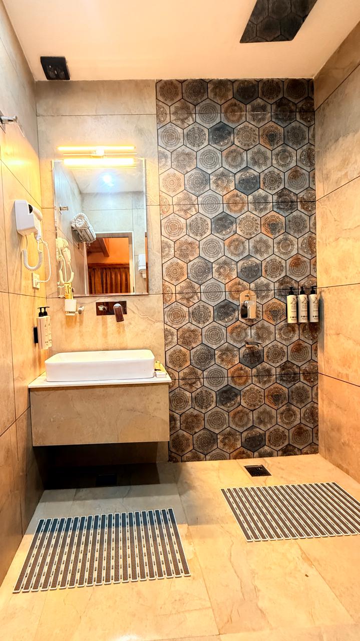 Interior design details of Doodhpathri Meadow's luxury rooms